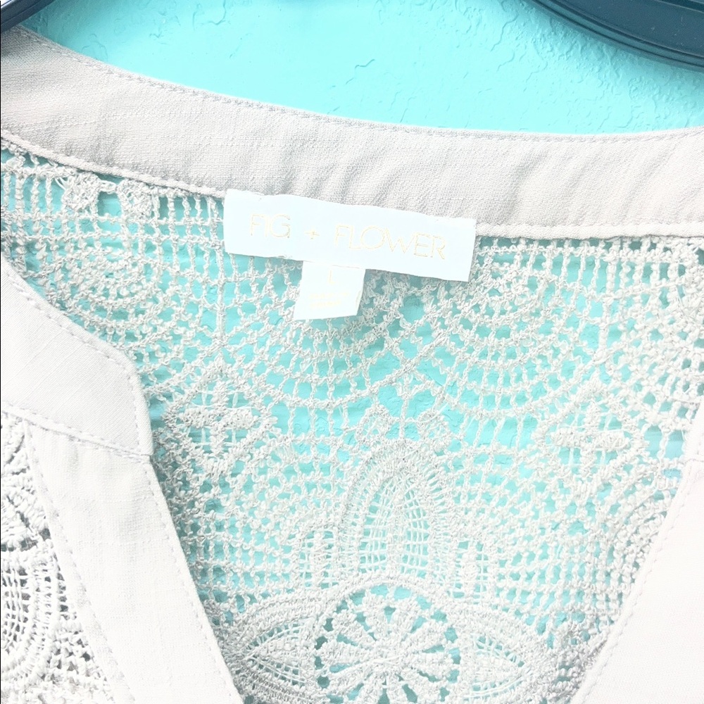 Chic Lace Detail Women's Blouse - Picture 3 of 4